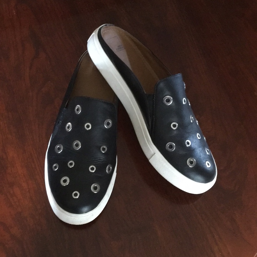 14th & Union Black Leather Slides w Grommets sz 9